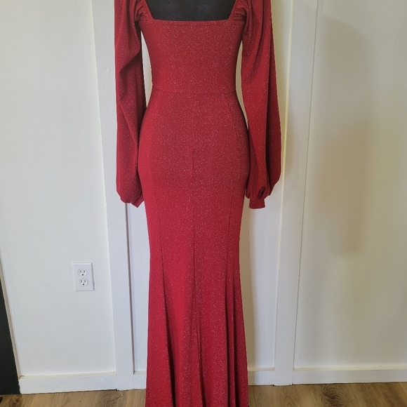 Elegant Red Long Sleeve Gown - Picture 4 of 15